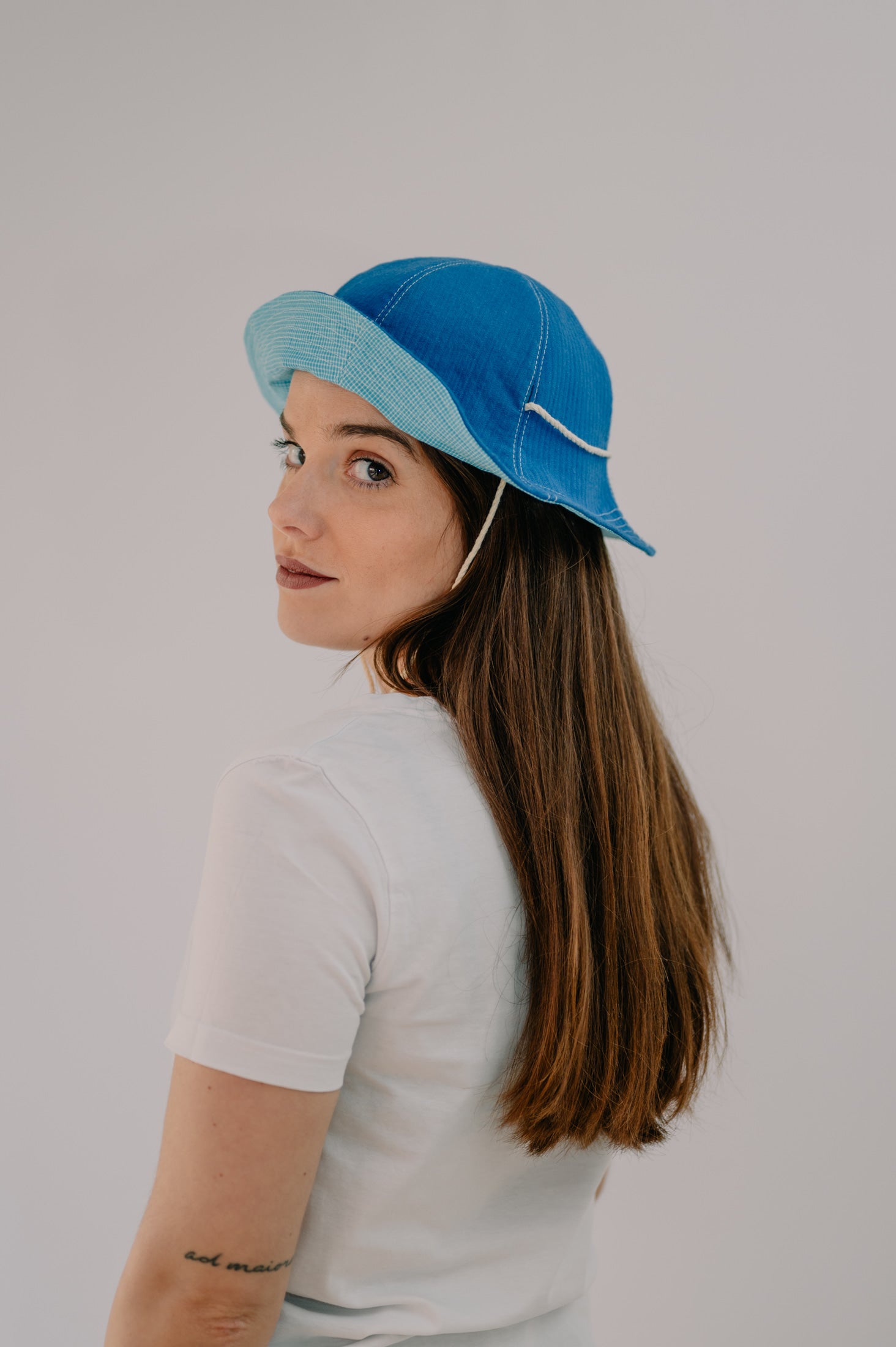 Gorro ala corta Reversible Azul